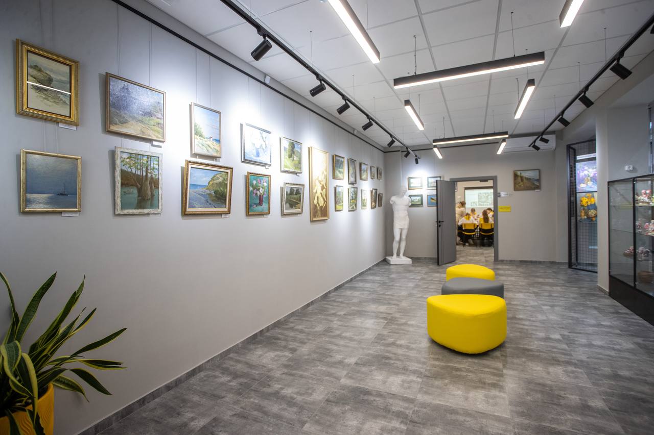 В Анапе после капремонта открыли Детскую художественную школу В Анапе после капремонта открыли Детскую художественную школу