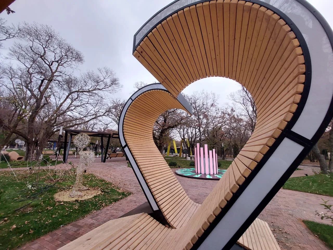 В геленджикском селе Кабардинка по нацпроекту благоустроили сквер В геленджикском селе Кабардинка по нацпроекту благоустроили сквер