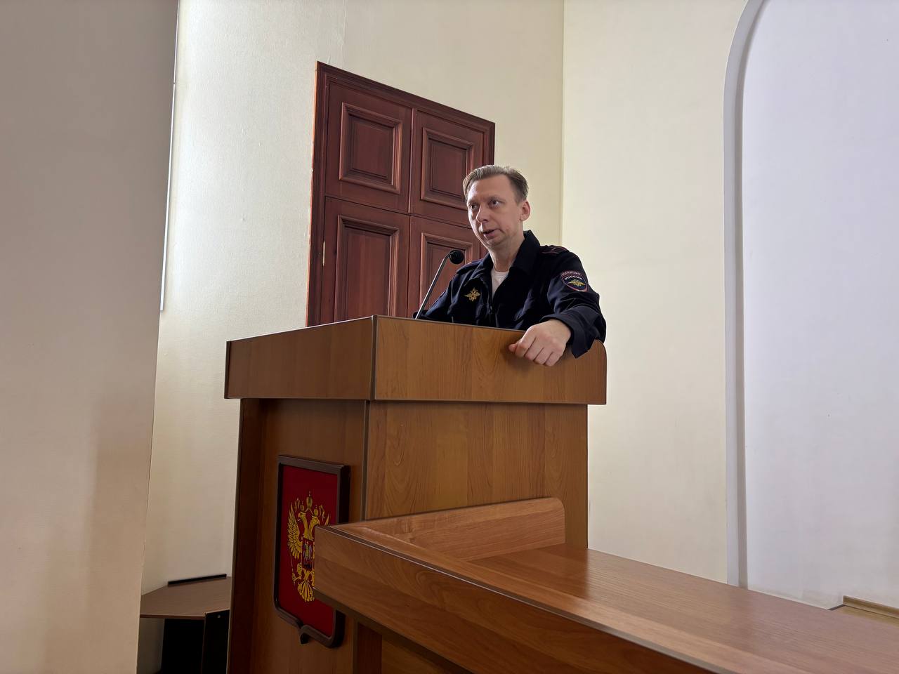 В преддверии новогодних праздников в администрации Ейского района прошло совещание по вопросам охраны общественного порядка, мошенничества, миграционного законодательства, мерах пожарной безопасности, о местах укрытия... В преддверии новогодних праздников в администрации Ейского района прошло совещание по вопросам охраны общественного порядка, мошенничества, миграционного законодательства, мерах пожарной безопасности, о местах укрытия...