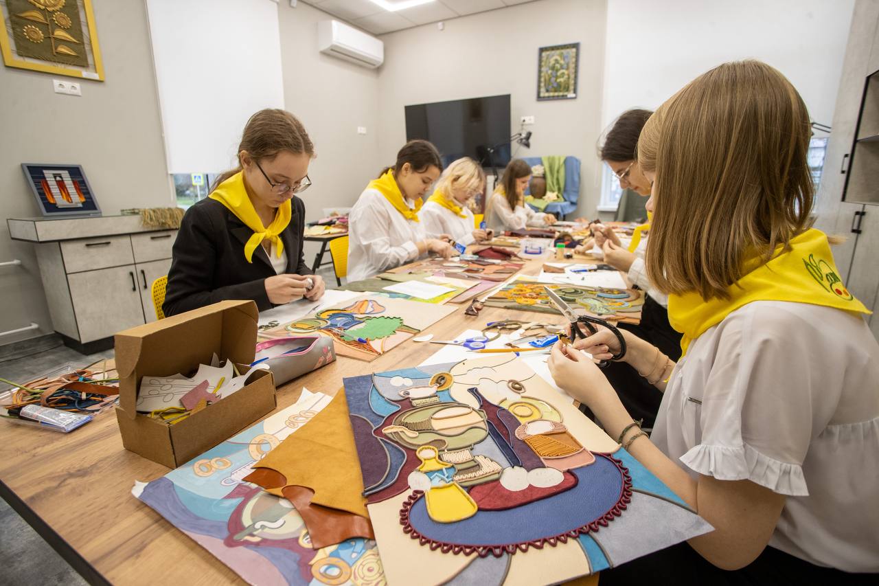 В Анапе после капремонта открыли Детскую художественную школу В Анапе после капремонта открыли Детскую художественную школу
