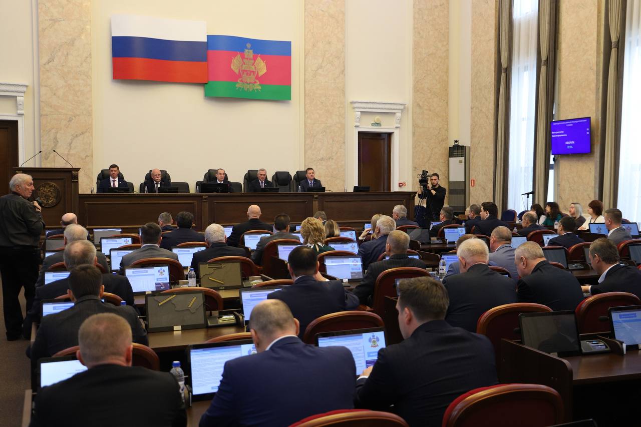 Сегодня в Законодательном Собрании под председательством Юрия Бурлачко прошла внеочередная 72-я сессия Сегодня в Законодательном Собрании под председательством Юрия Бурлачко прошла внеочередная 72-я сессия