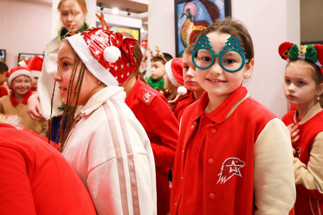 В музее Геленджика на балу закружились Снегурочки В музее Геленджика на балу закружились Снегурочки