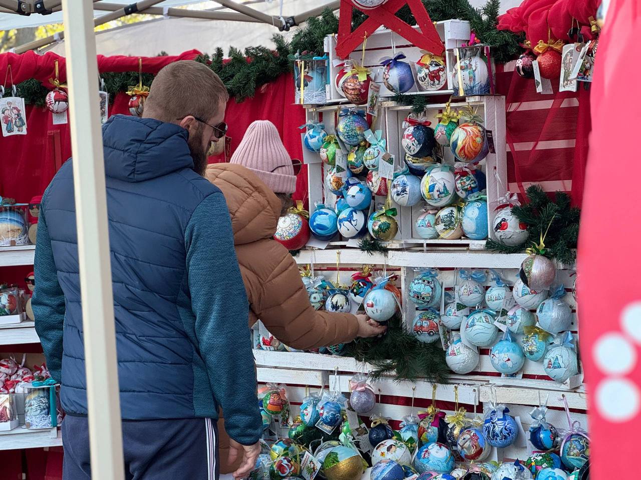 В Анапе открылась новогодняя выставка «Арт-Ёлки» В Анапе открылась новогодняя выставка «Арт-Ёлки»