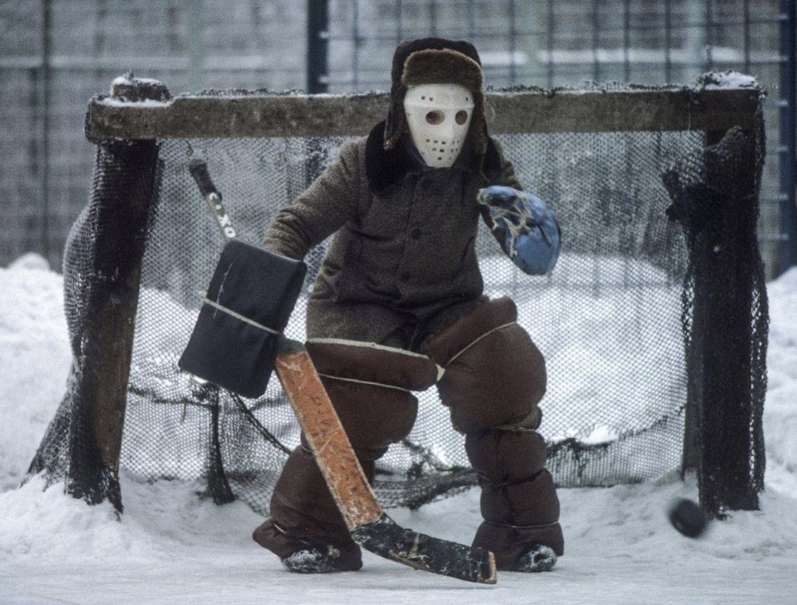 А вы играли в детстве в хоккей во дворе? А вы играли в детстве в хоккей во дворе?