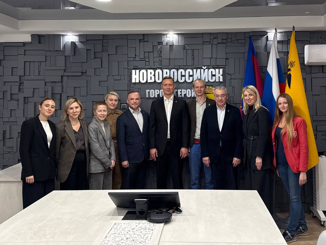 Андрей Кравченко провел встречу с представителями Ассоциации «Парки России» Андрей Кравченко провел встречу с представителями Ассоциации «Парки России»