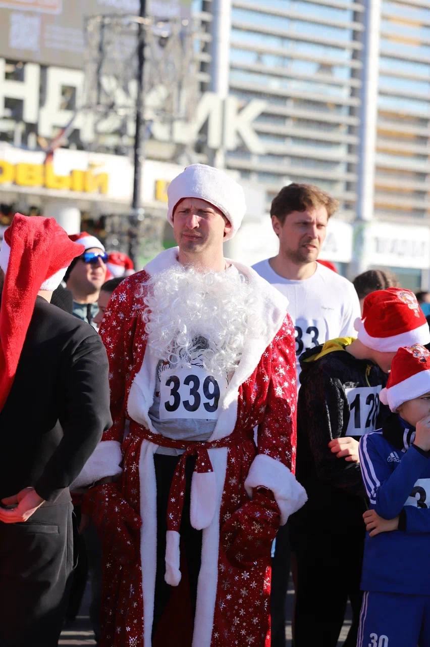 В Геленджике прошёл традиционный забег Дедов Морозов В Геленджике прошёл традиционный забег Дедов Морозов