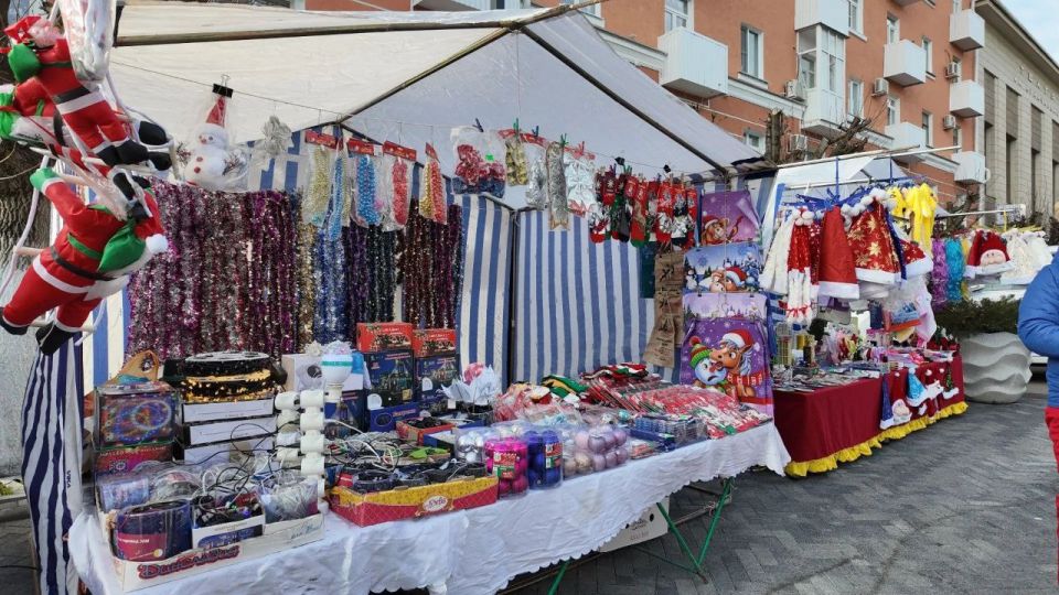 В центре Армавира развернулась новогодняя ярмарка
