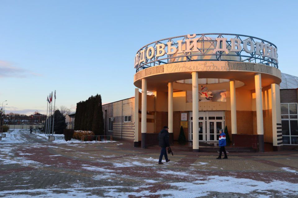 В АРМАВИРЕ ПРОДОЛЖАЕТСЯ СЕЗОН МАССОВЫХ КАТАНИЙ НА КОНЬКАХ