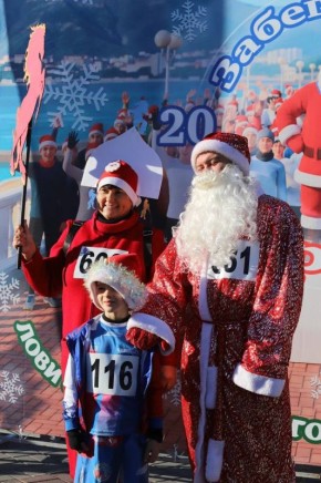 В Геленджике прошёл традиционный забег Дедов Морозов
