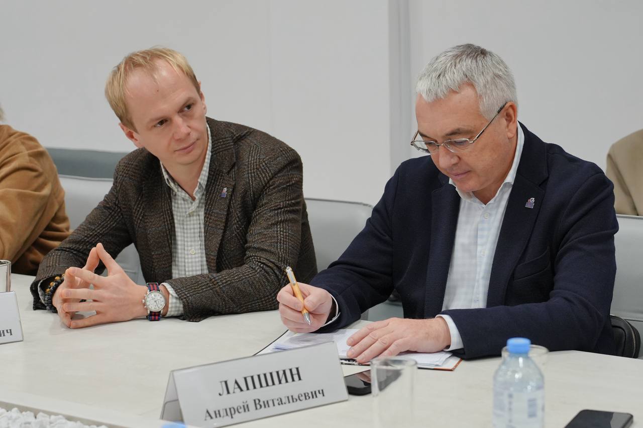 Андрей Кравченко провел встречу с представителями Ассоциации «Парки России» Андрей Кравченко провел встречу с представителями Ассоциации «Парки России»