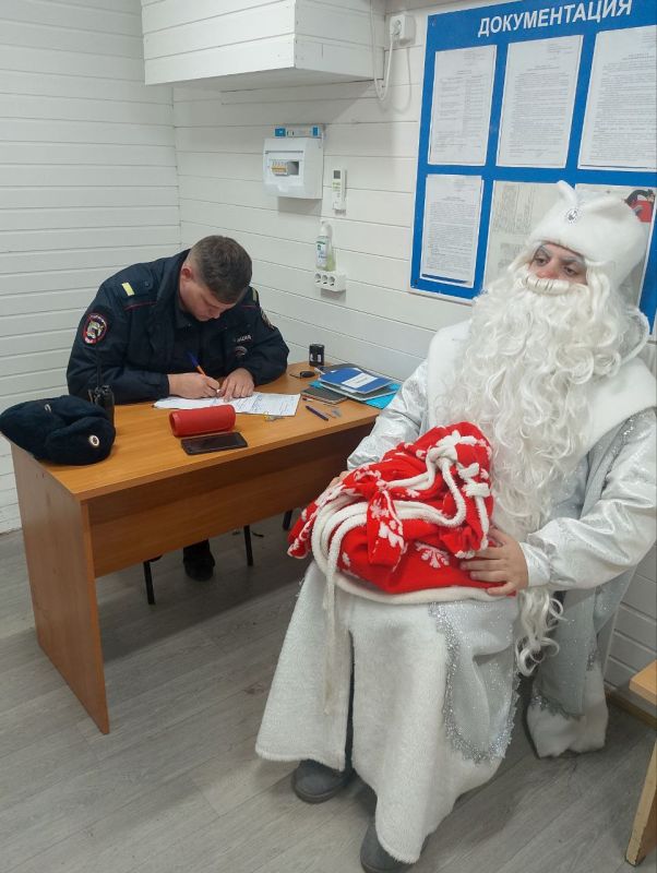 Анапские полицейские задержали Деда Мороза за незаконное предпринимательство