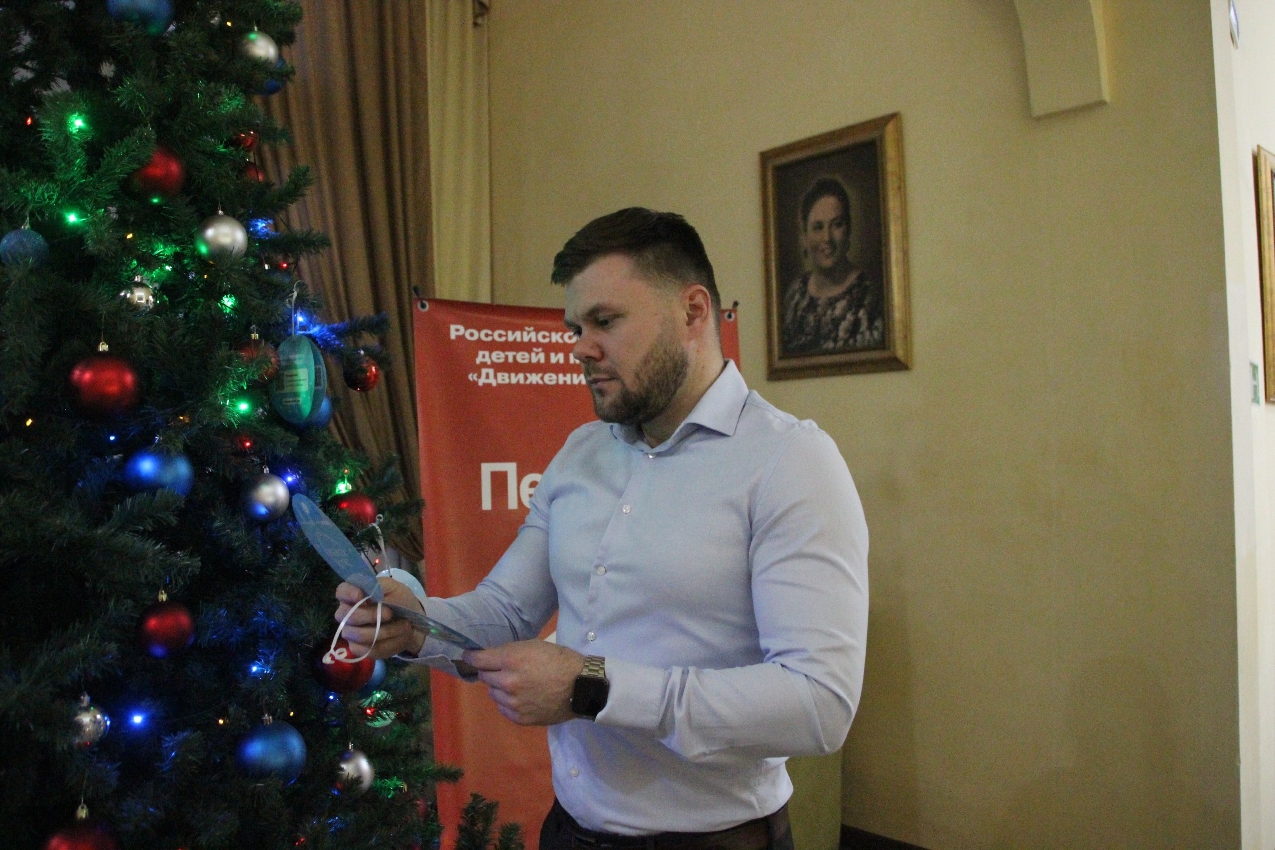 Глава Ейского района Роман Бублик присоединился к Всероссийской акции «Елка Желаний» Глава Ейского района Роман Бублик присоединился к Всероссийской акции «Елка Желаний»