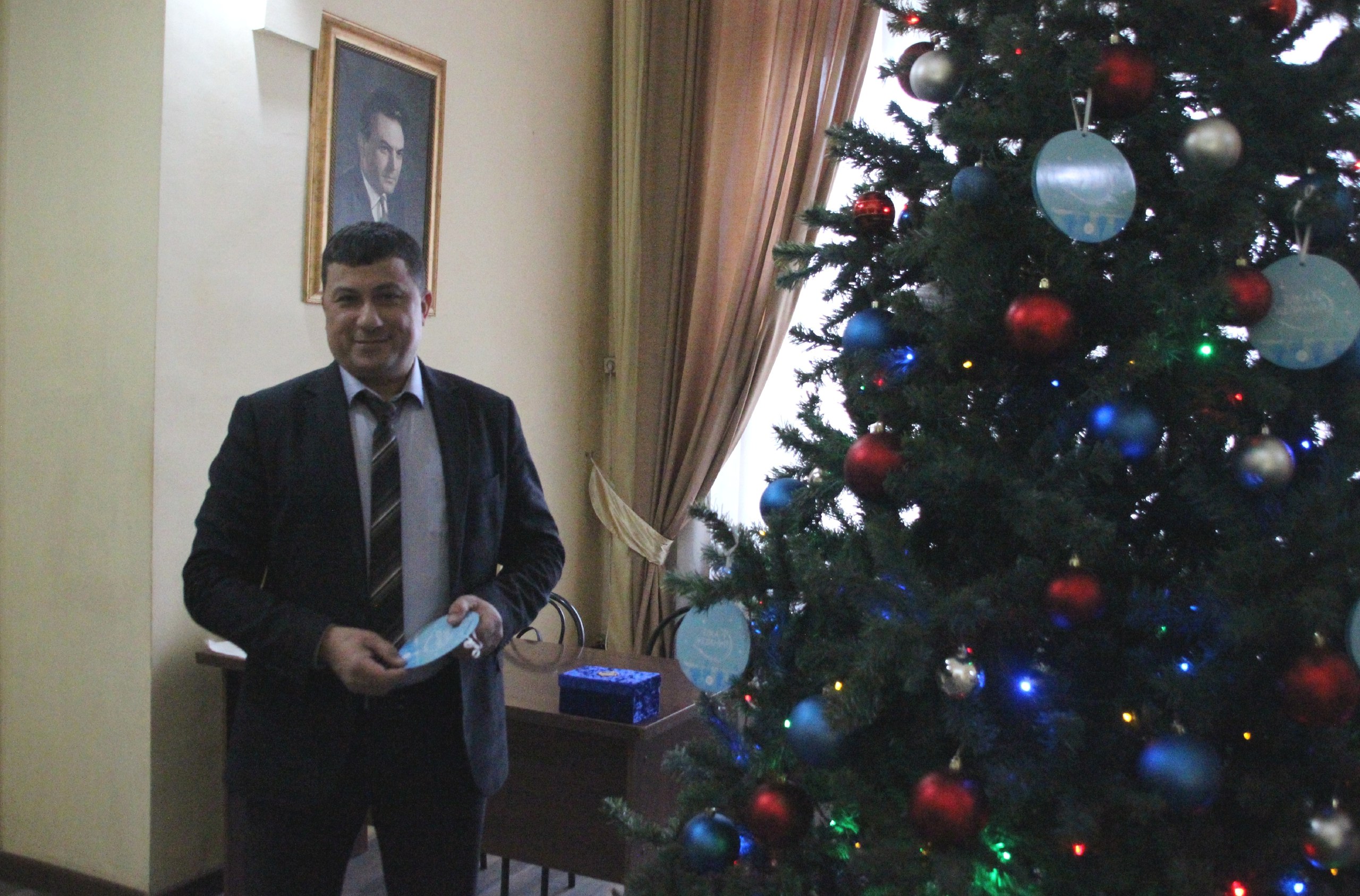 Глава Ейского района Роман Бублик присоединился к Всероссийской акции «Елка Желаний» Глава Ейского района Роман Бублик присоединился к Всероссийской акции «Елка Желаний»