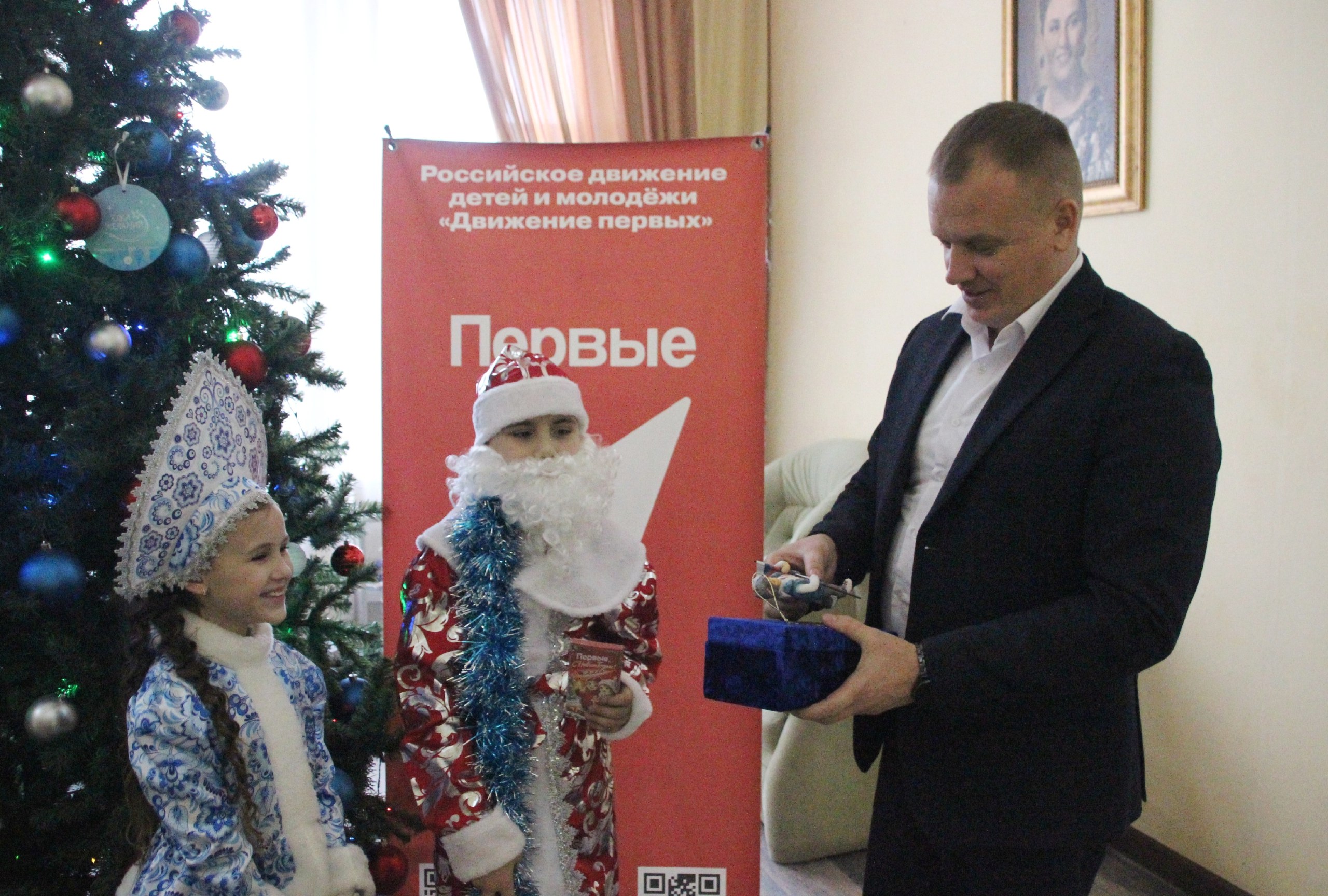 Глава Ейского района Роман Бублик присоединился к Всероссийской акции «Елка Желаний» Глава Ейского района Роман Бублик присоединился к Всероссийской акции «Елка Желаний»