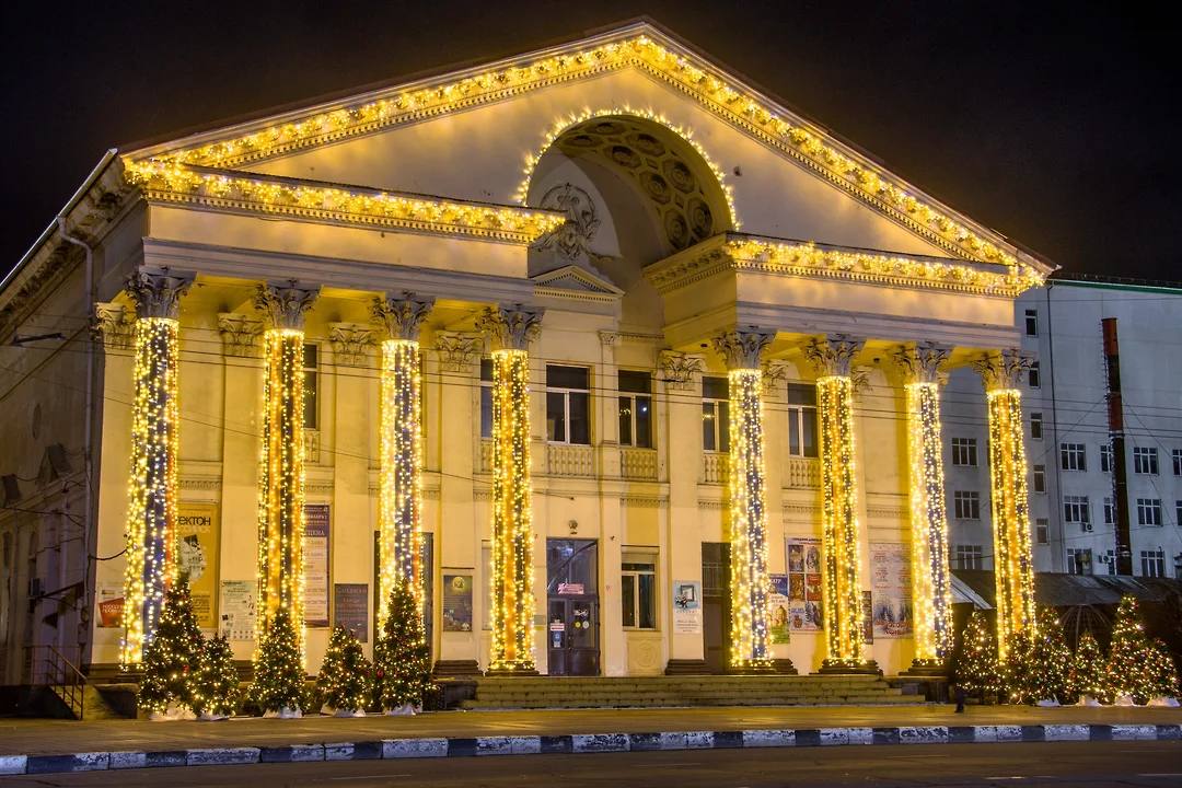 Как украсили Новороссийск к Новому 2026 году Как украсили Новороссийск к Новому 2026 году