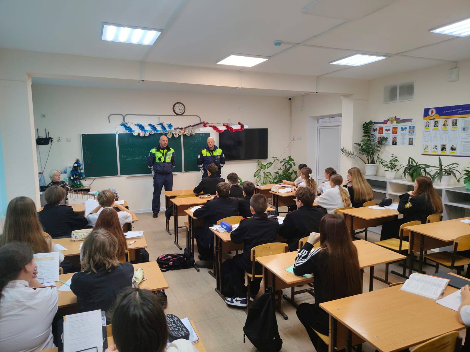 Сотрудники Госавтоинспекции г. Анапы в рамках акции «Внимание — дети!» провели профилактические мероприятия в школах Сотрудники Госавтоинспекции г. Анапы в рамках акции «Внимание — дети!» провели профилактические мероприятия в школах