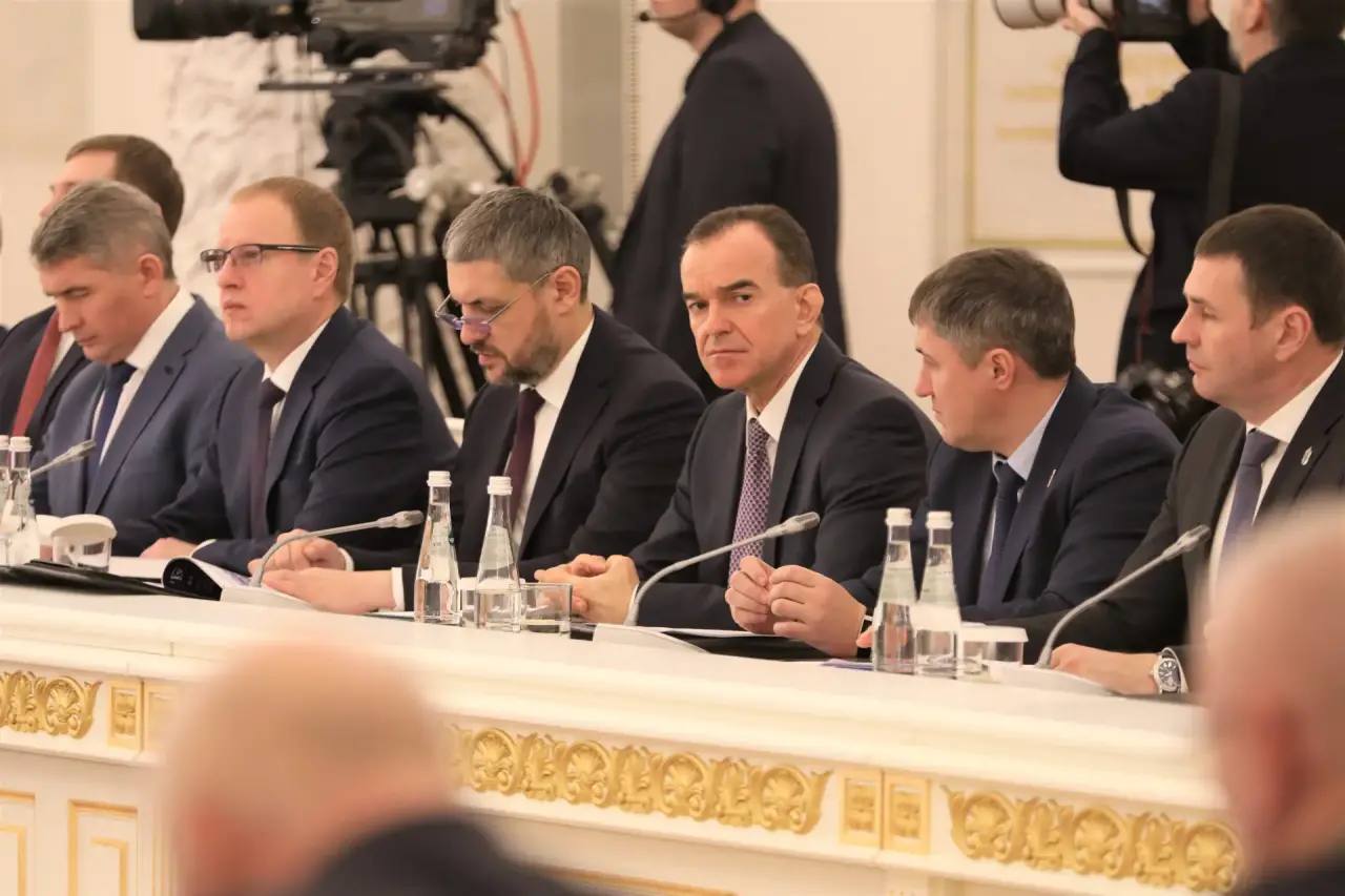 В экономике края заняты 2,9 млн человек, уровень безработицы — 2%. При этом в разные сферы требуются около 60 тыс В экономике края заняты 2,9 млн человек, уровень безработицы — 2%. При этом в разные сферы требуются около 60 тыс