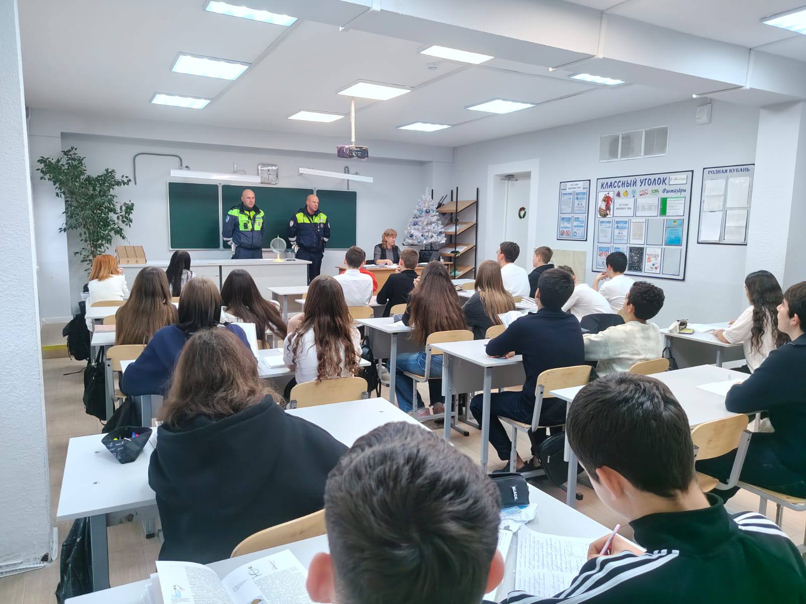 Сотрудники Госавтоинспекции г. Анапы в рамках акции «Внимание — дети!» провели профилактические мероприятия в школах Сотрудники Госавтоинспекции г. Анапы в рамках акции «Внимание — дети!» провели профилактические мероприятия в школах