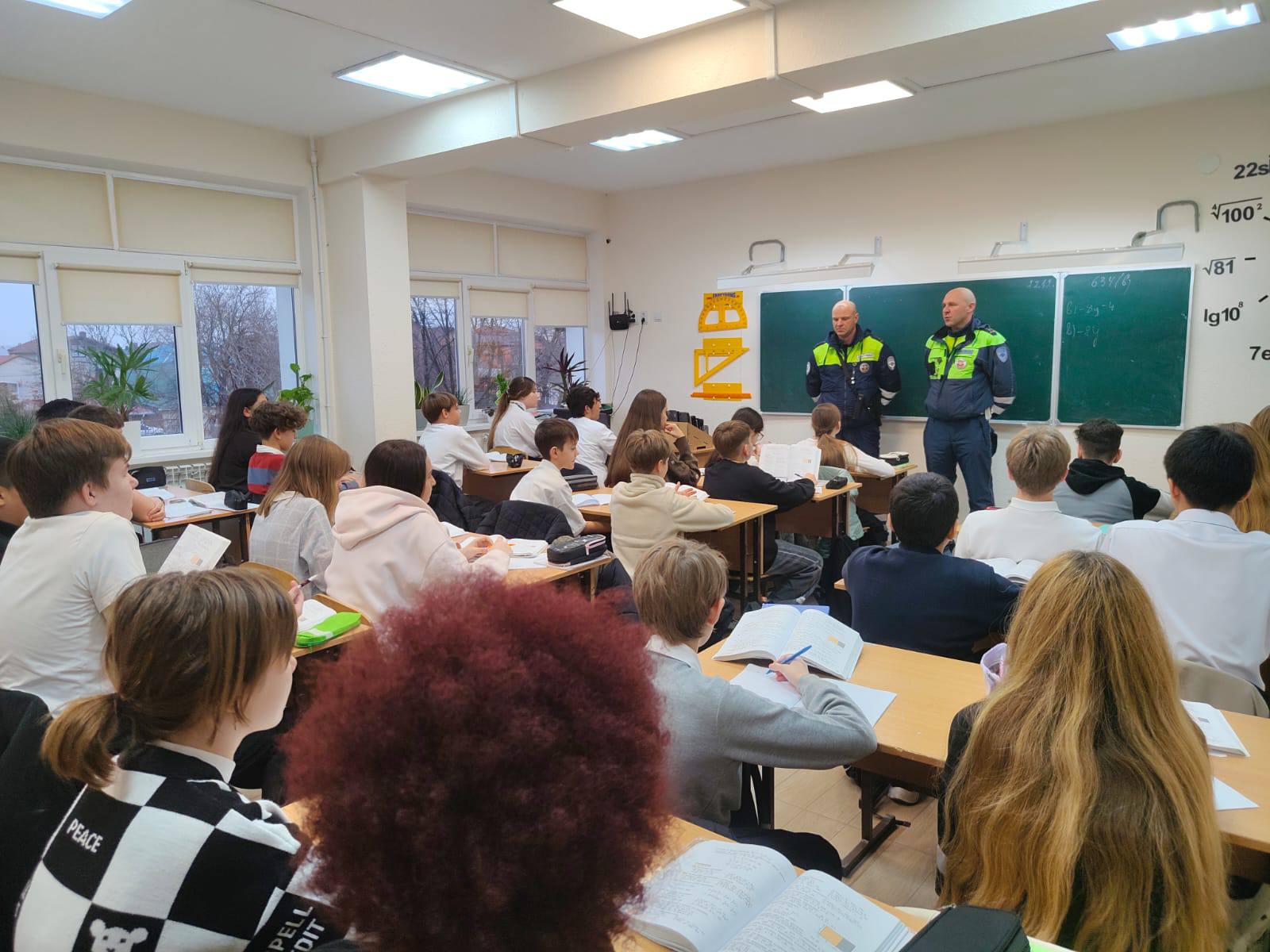 Сотрудники Госавтоинспекции г. Анапы в рамках акции «Внимание — дети!» провели профилактические мероприятия в школах Сотрудники Госавтоинспекции г. Анапы в рамках акции «Внимание — дети!» провели профилактические мероприятия в школах