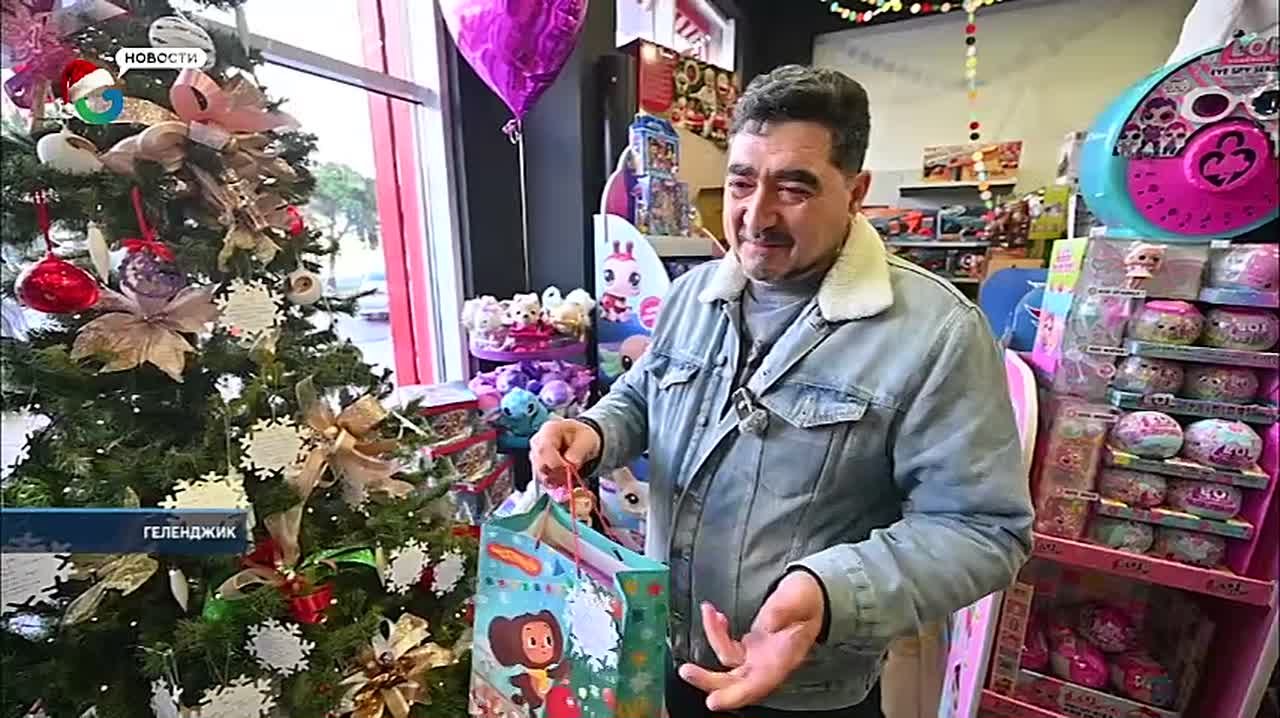 Руководители спортивных учреждений города-курорта приняли участие в благотворительной акции «Елка желаний», в рамках которой новогодние подарки получают дети, оказавшиеся в непростой жизненной ситуации, сироты и инвалиды