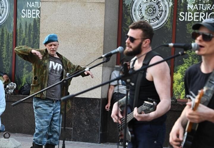 В Краснодаре вступили в силу новые требования для тех, кто хочет выступать на улицах города с музыкой