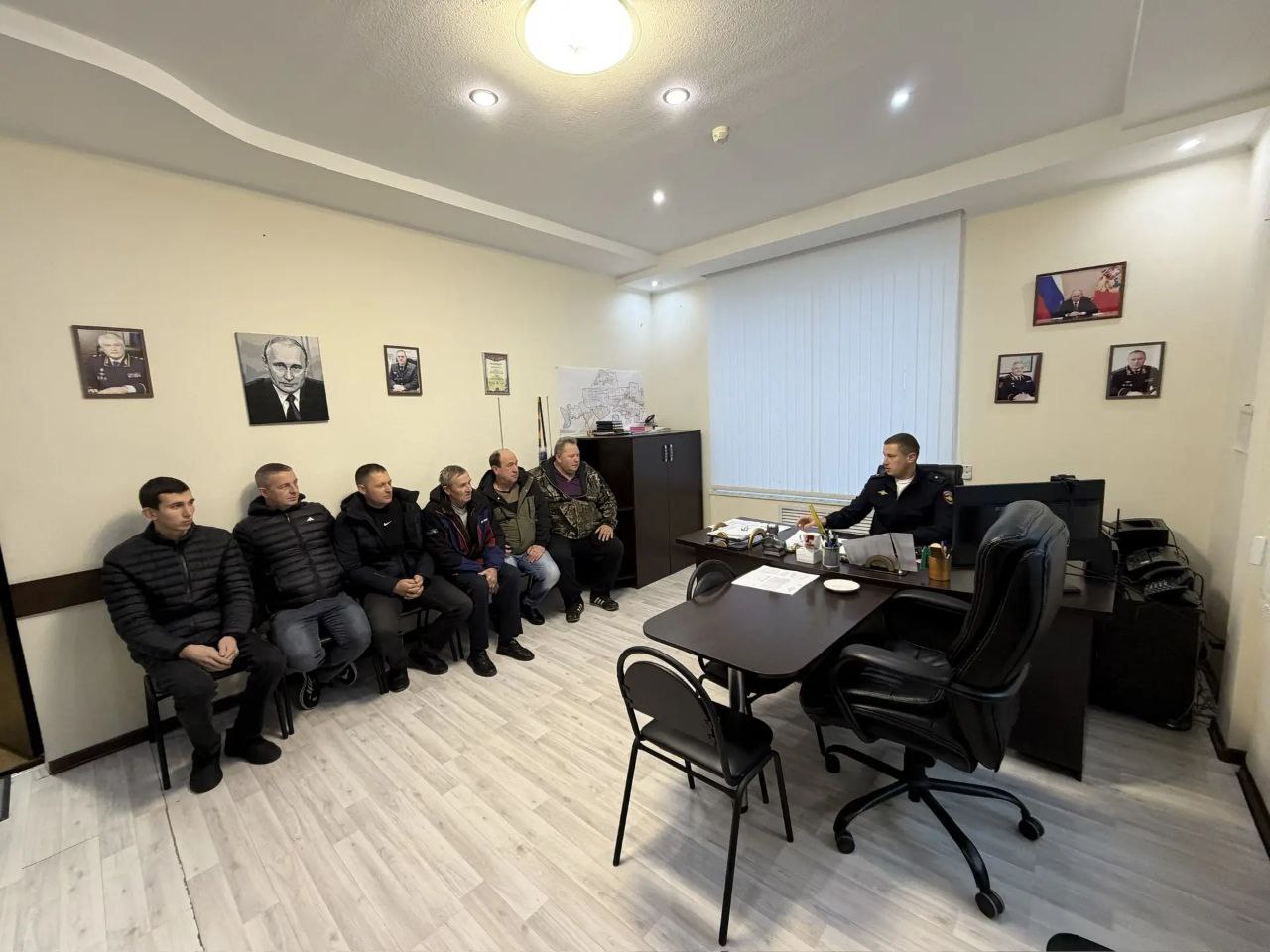 Начальник Госавтоинспекции Калининского района, майор полиции Анатолий Владимирович Румма, организовал рабочую встречу с представителями автотранспортного предприятия, осуществляющего пассажирские перевозки, включая...