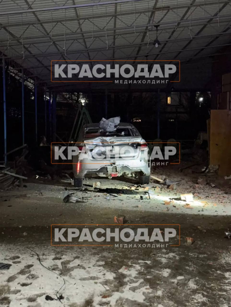 Появились кадры с места падения осколков БПЛА в Индустриальном Появились кадры с места падения осколков БПЛА в Индустриальном