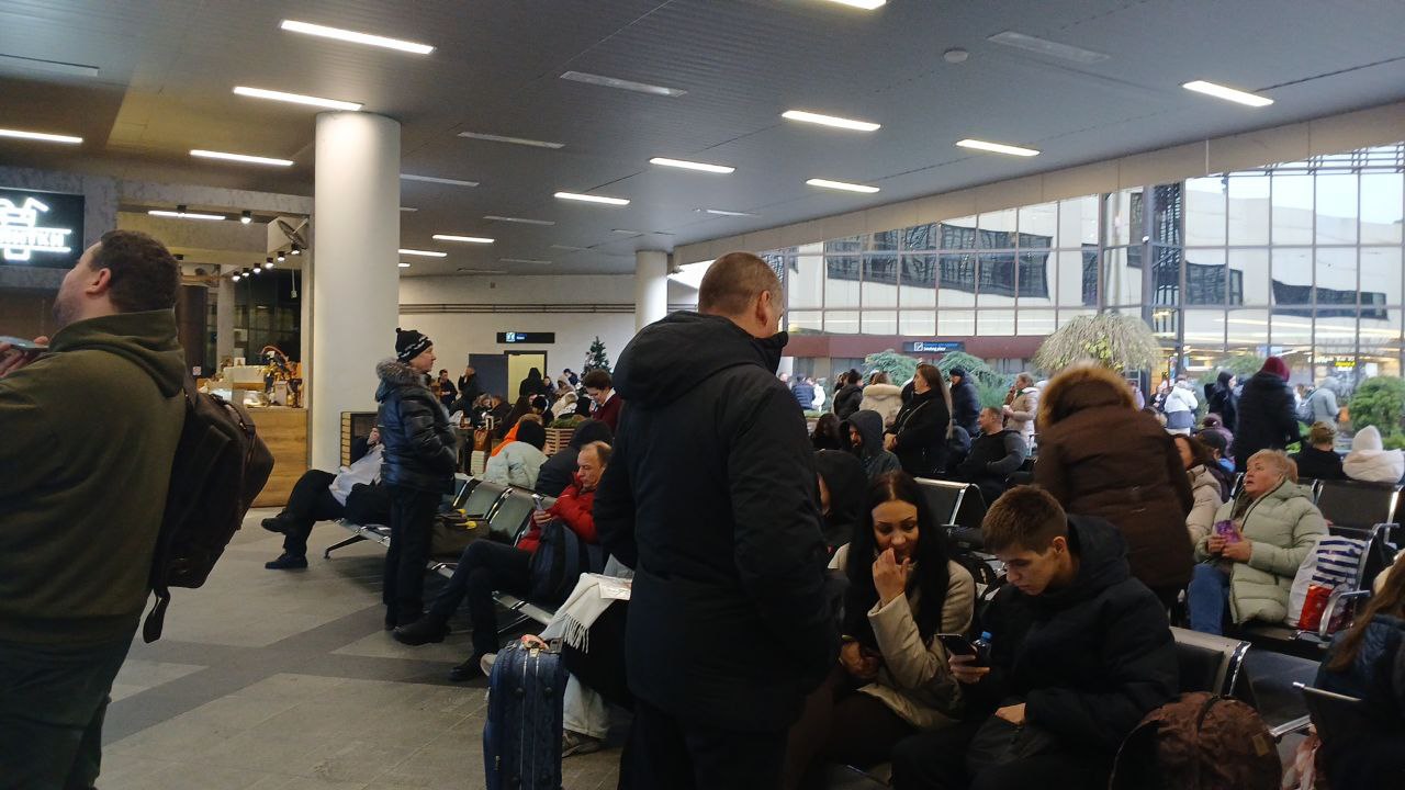 Южная транспортная прокуратура взяла на контроль ситуацию с задержками рейсов в Сочи Южная транспортная прокуратура взяла на контроль ситуацию с задержками рейсов в Сочи