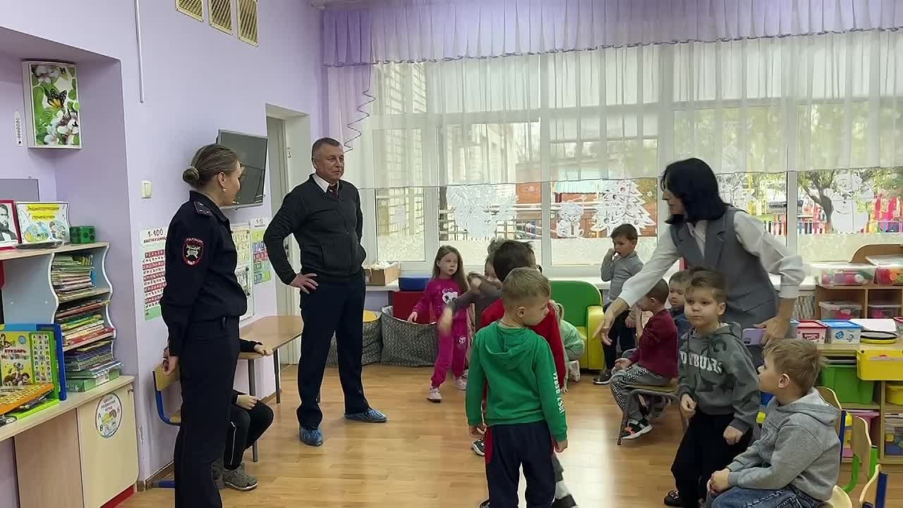 Госавтоинспекция Динского района и общественники провели профилактическую акцию «Полицейский Дед Мороз»