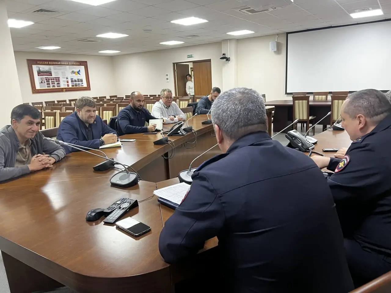 Сотрудники Госавтоинспекции г. Сочи провели рабочую встречу с руководителями и представителями автотранспортных предприятий города Сотрудники Госавтоинспекции г. Сочи провели рабочую встречу с руководителями и представителями автотранспортных предприятий города