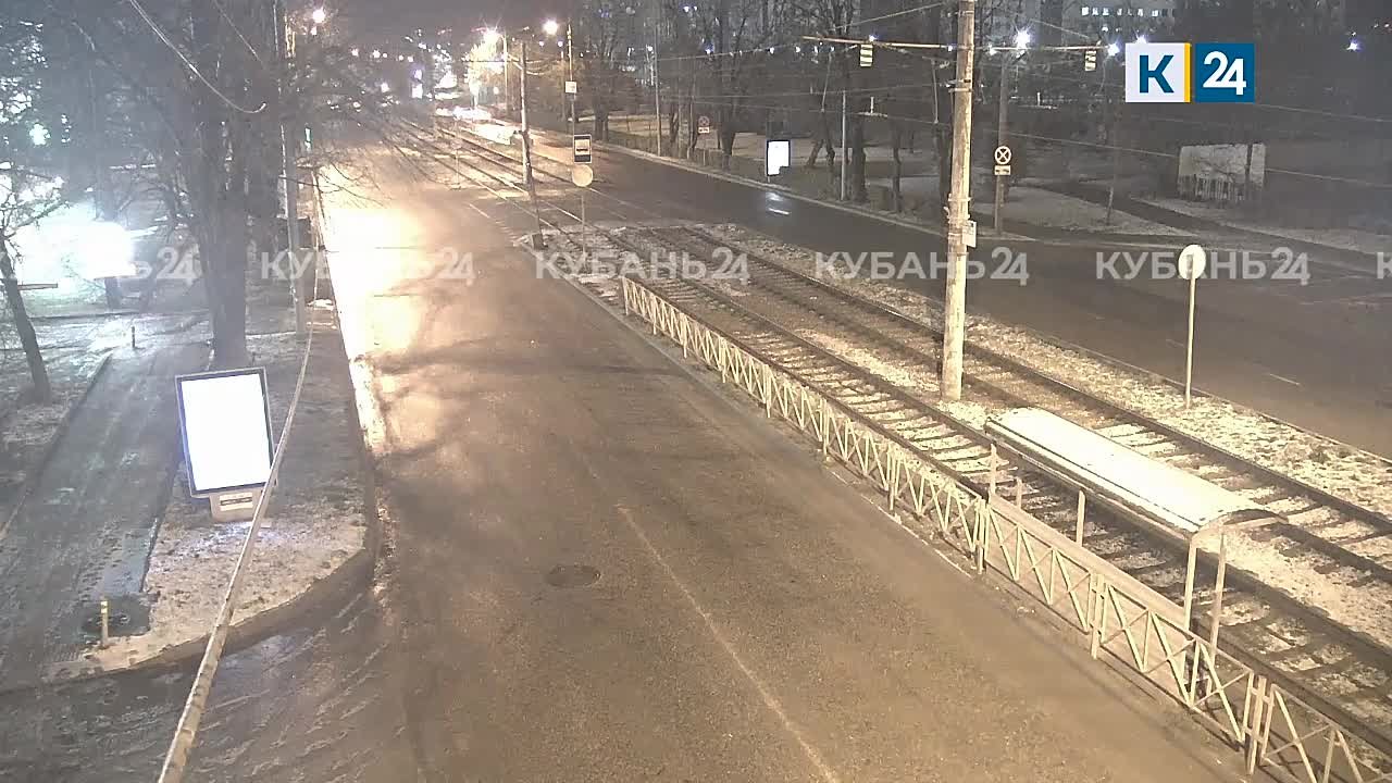 Трамвайные пути превратились во взлетную полосу для «Нивы» в Краснодаре