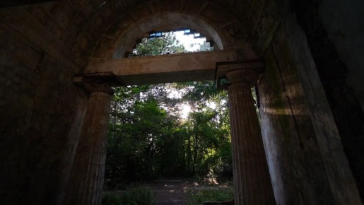 Призрак дачи Суворина. На Черноморском побережье в лесной чаще находятся руины некогда богатого особняка