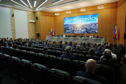 Андрей Кравченко: Сегодня на заключительном аппаратном совещании 2025 года, подводя итоги, мои заместители представили отчеты о проделанной работе и достигнутых результатах