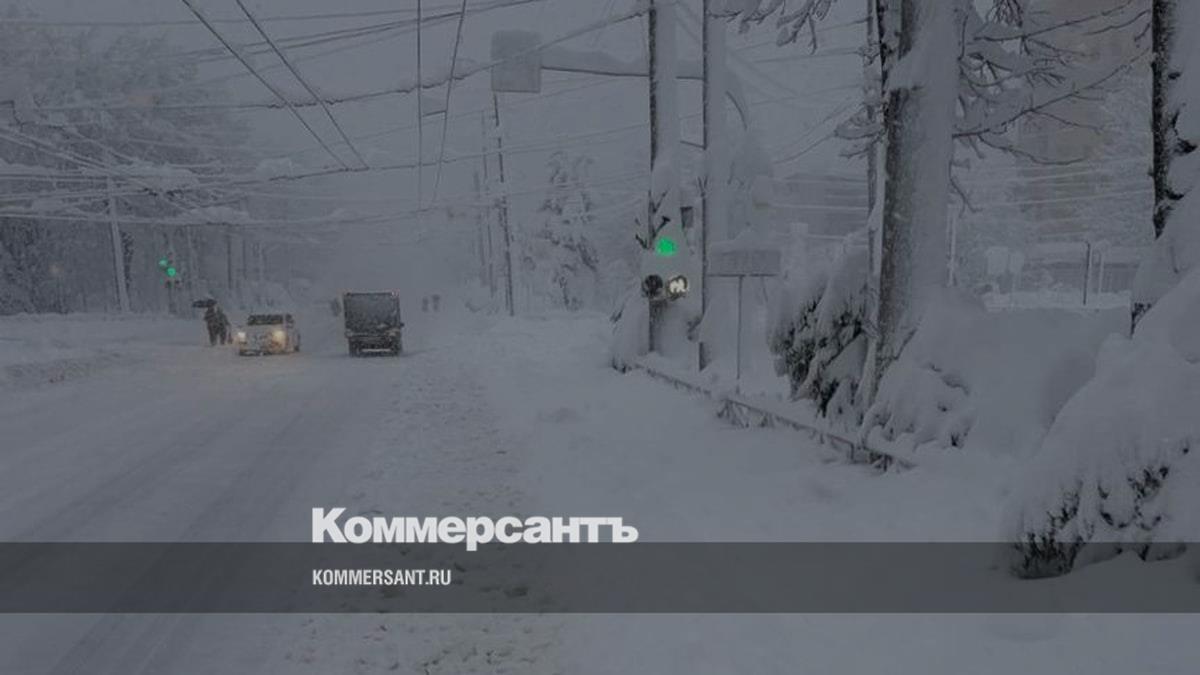 Майкоп засыпан снегом, движение городского транспорта приостановлено