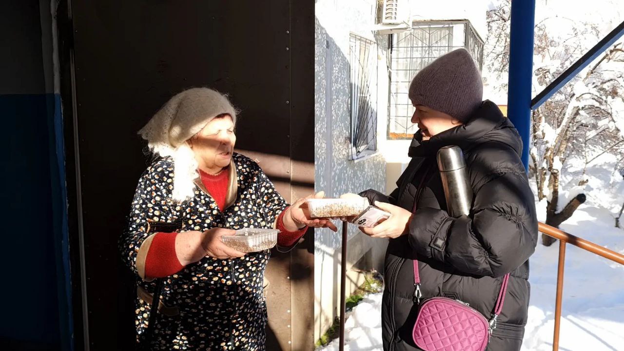 Горячее питание развозят для жителей в Белореченском районе Горячее питание развозят для жителей в Белореченском районе