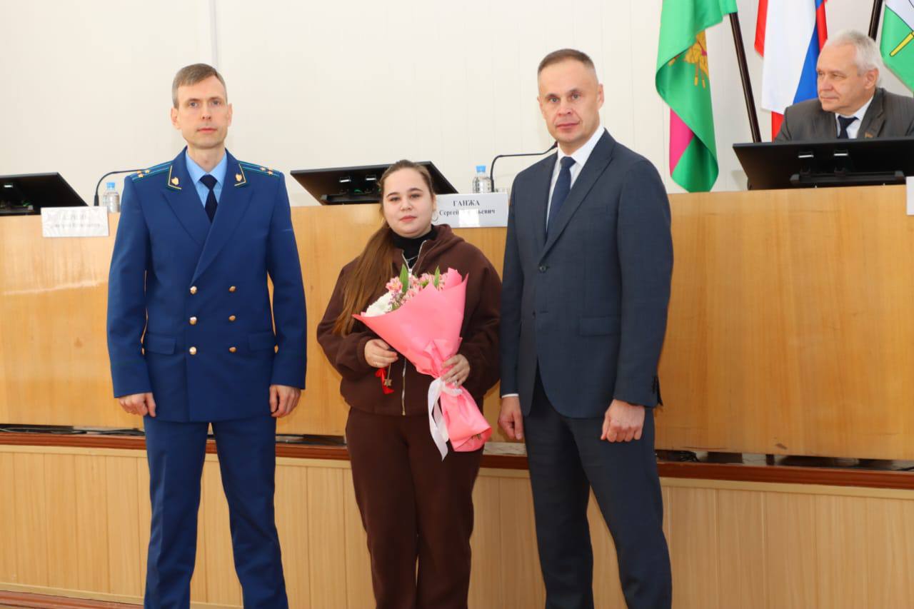 В Брюховецком районе после вмешательства прокуратуры граждане из числа детей-сирот получили благоустроенные квартиры В Брюховецком районе после вмешательства прокуратуры граждане из числа детей-сирот получили благоустроенные квартиры