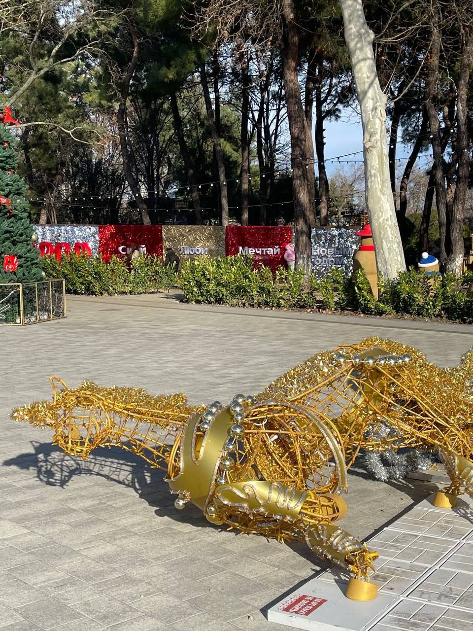 Ветер разнес Театральную площадь в Анапе Ветер разнес Театральную площадь в Анапе