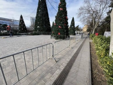 Внимание! Временное ограничение пребывания на Театральной площади в связи с ураганным ветром