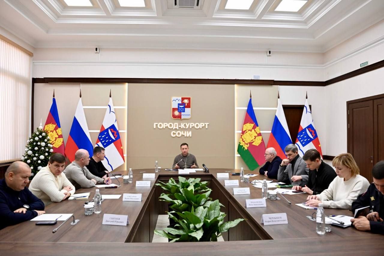 Глава Сочи Андрей Прошунин призвал жителей и гостей города отказаться от личного транспорта при поездках в Красную Поляну в праздничные дни Глава Сочи Андрей Прошунин призвал жителей и гостей города отказаться от личного транспорта при поездках в Красную Поляну в праздничные дни