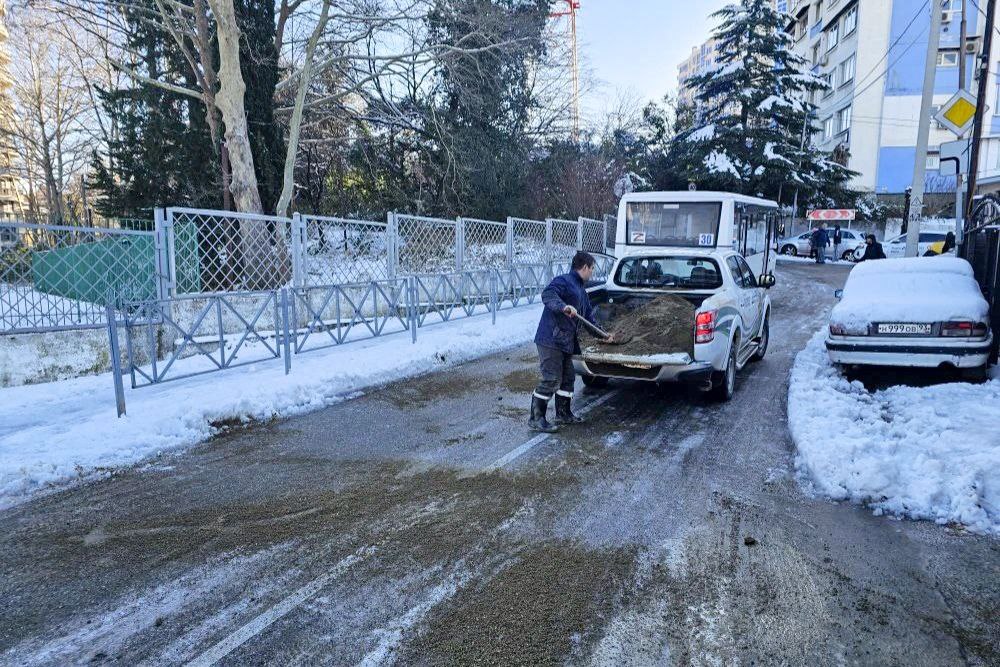 Глава Сочи Андрей Прошунин призвал жителей и гостей города отказаться от личного транспорта при поездках в Красную Поляну в праздничные дни Глава Сочи Андрей Прошунин призвал жителей и гостей города отказаться от личного транспорта при поездках в Красную Поляну в праздничные дни
