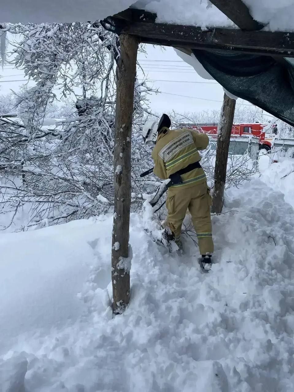 Вениамин Кондратьев поблагодарил военных и сотрудников оперативных служб за работу в новогодние праздники Вениамин Кондратьев поблагодарил военных и сотрудников оперативных служб за работу в новогодние праздники