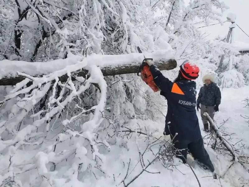 Вениамин Кондратьев поблагодарил военных и сотрудников оперативных служб за работу в новогодние праздники Вениамин Кондратьев поблагодарил военных и сотрудников оперативных служб за работу в новогодние праздники