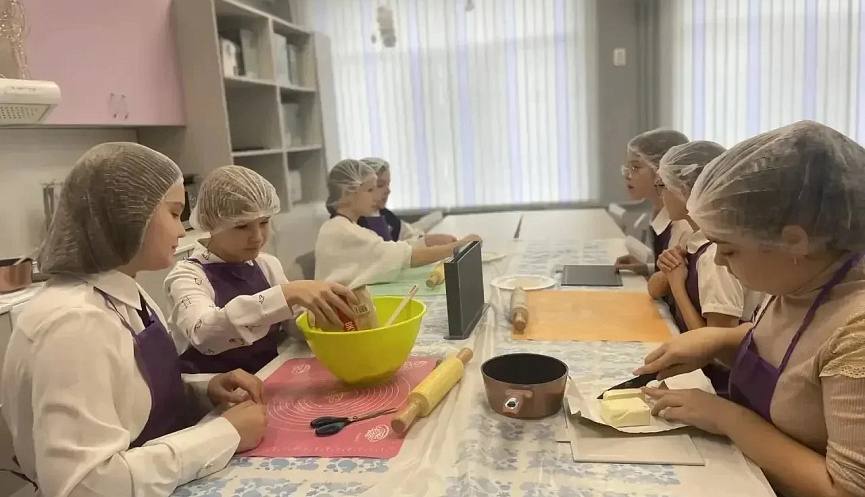 На Кубани в 2025 году обновили 425 профильных кабинетов в школах На Кубани в 2025 году обновили 425 профильных кабинетов в школах