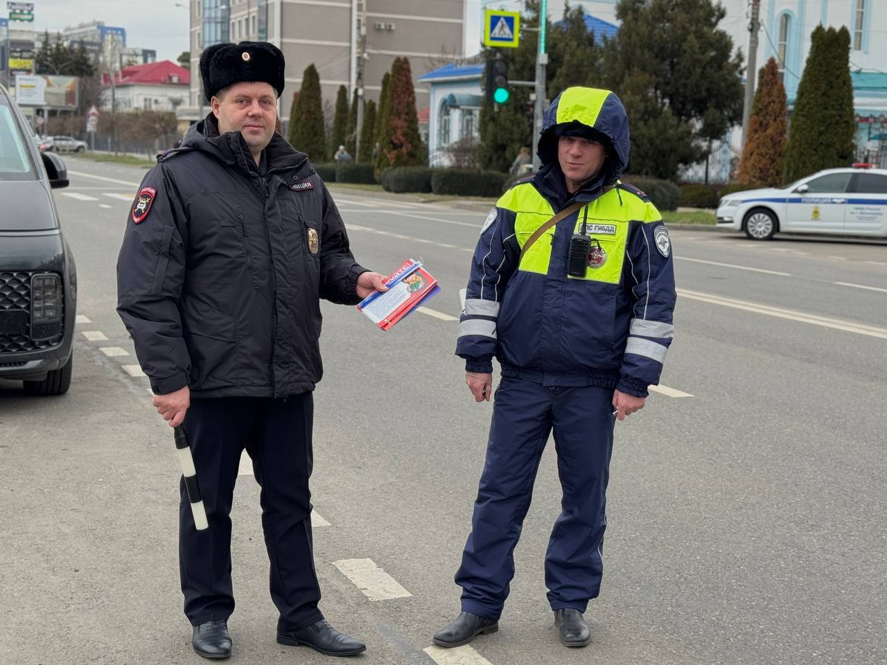 В Краснодаре Госавтоинспекторы подарили бустер родителям в рамках акции «Ребёнок — главный пассажир» В Краснодаре Госавтоинспекторы подарили бустер родителям в рамках акции «Ребёнок — главный пассажир»