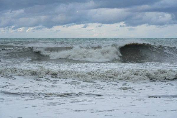 В Сочи прогнозируются усиление ветра и шторм