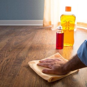 Как выбрать безопасное моющее средство для деревянного пола: советы специалистов