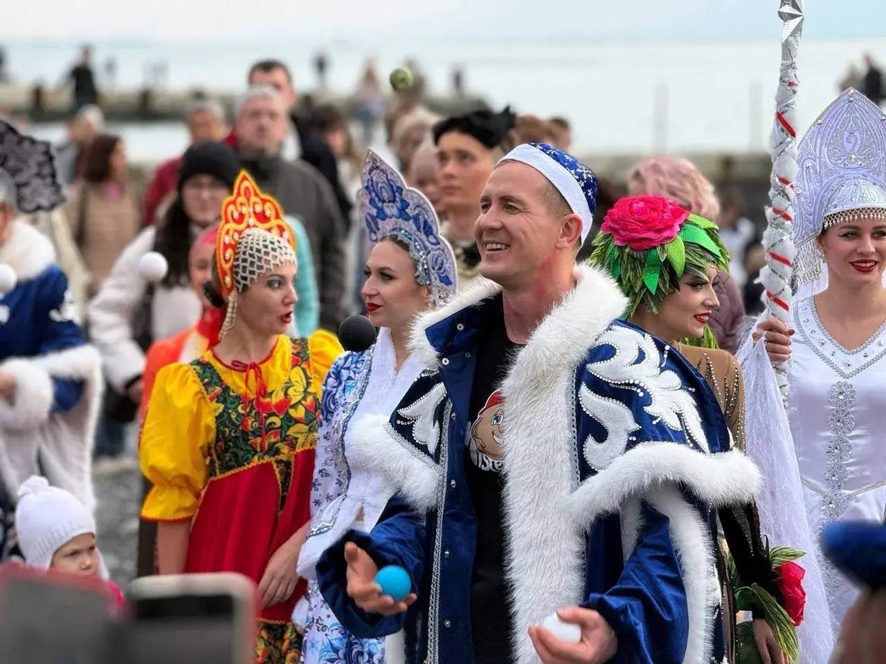 В Сочи прошёл морской заплыв Дедов Морозов