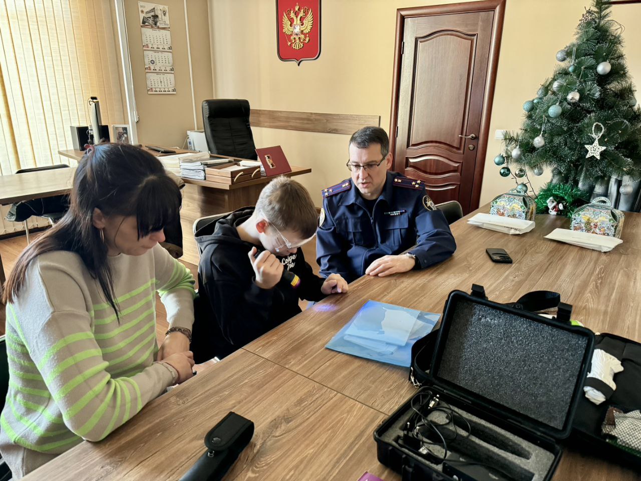 В Новороссийске представители следственного управления приняли участие в благотворительной акции «Ёлка желаний» В Новороссийске представители следственного управления приняли участие в благотворительной акции «Ёлка желаний»