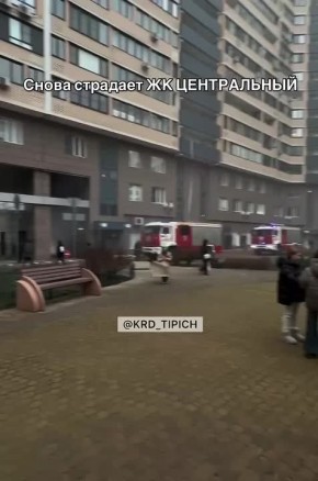 Горит мусор. В Краснодаре в ЖК «Центральный» довольно большие клубы дыма