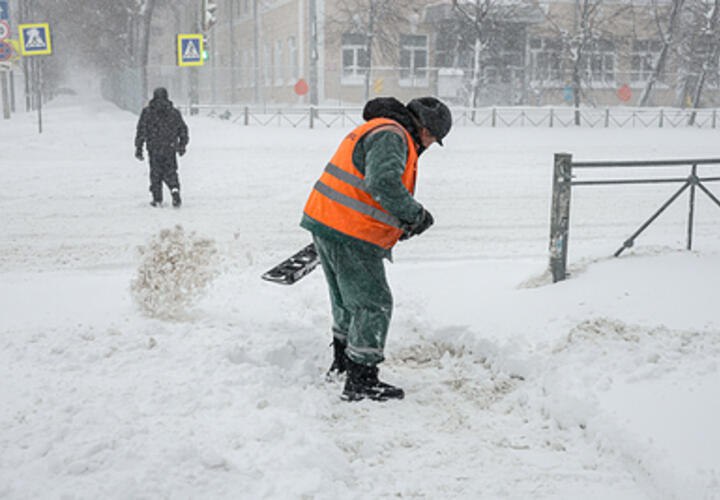 Коммунальные и дорожные службы Краснодара готовятся бороться с последствиями разгула стихии